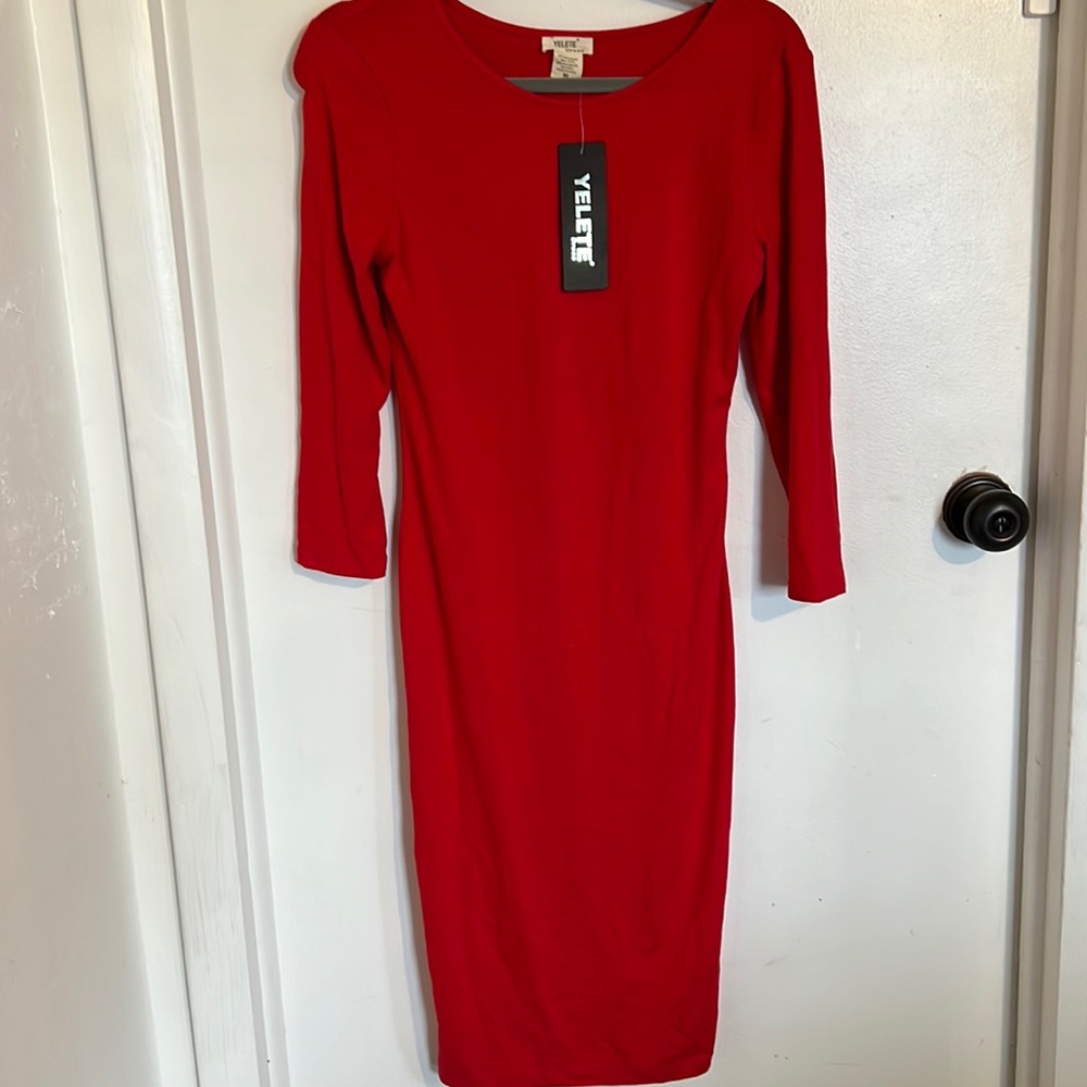 Red midi-dress three quarter sleeve. NWT.
